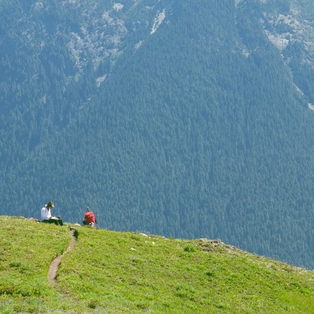 Sketching Copper Ridge Fire Lookout, photo by Darin Reid